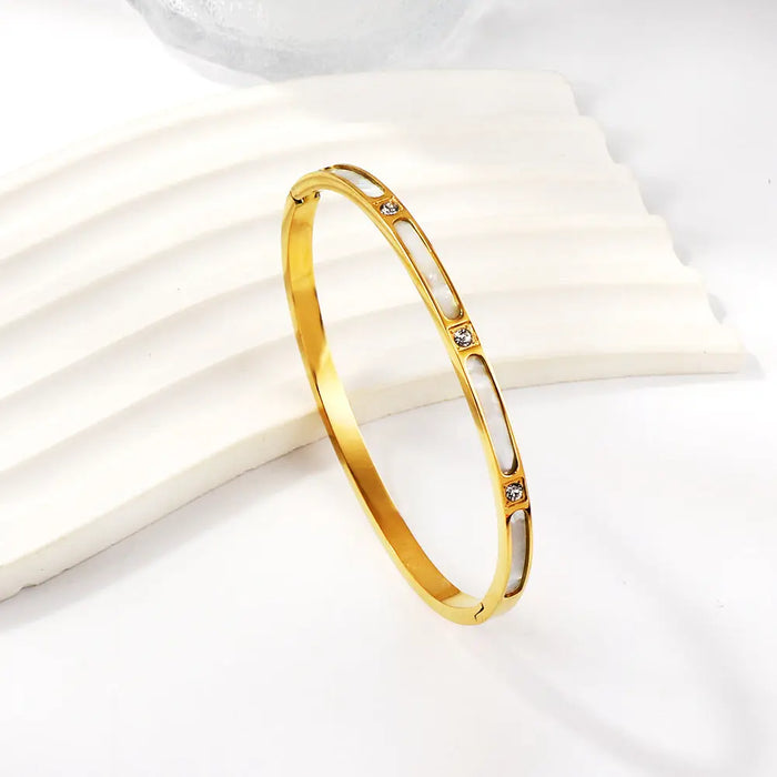 Bracelet with three diamonds and four shells asonjewelry
